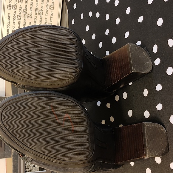 EUC Tommy Hilfiger ankle boot heels - Picture 7 of 9